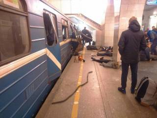 #Темадня: Соцсети и эксперты отреагировали на взрыв в питерском метро