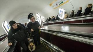 Киевский метрополитен за три месяца превратился едва ли не в перевалочную базу оружия и боеприпасов