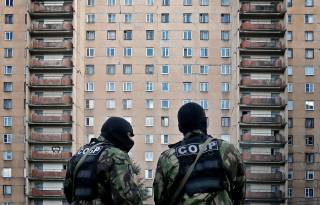 В Питере в жилом доме нашли взрывное устройство. Эвакуировали жильцов двух подъездов