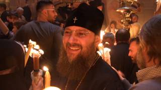 Сегодня после 23.00 Митрополит Онуфрий начнет раздавать православным Благодатный огонь
