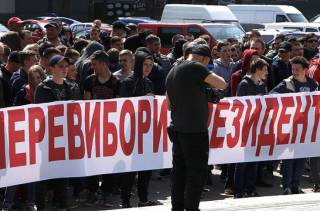В Ровно начался «янтарный» майдан: копатели заблокировали здание ОГА