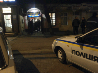 В Киеве вооруженные люди в масках ограбили очередной ювелирный магазин