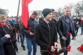 Экс-капитан сборной Украины по футболу засветился в России с георгиевской лентой в руках