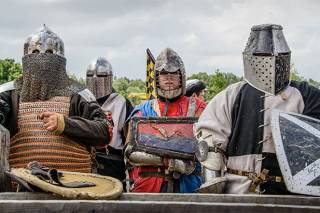 Под Киевом планируется массовое рубилово на рыцарских мечах