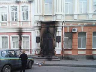 В Мелитополе неизвестные безуспешно пытались сжечь здание горсовета