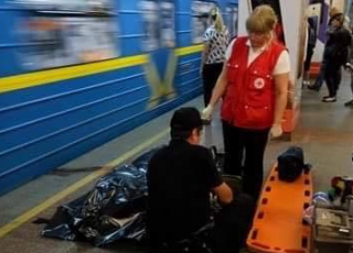 В столичном метро человек упал под поезд