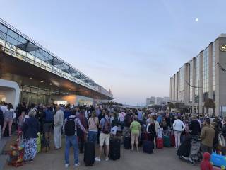 Работа брюссельского аэропорта на несколько часов была парализована из-за пожара