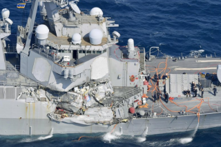 У берегов Японии боевой корабль США столкнулся с торговым судном