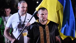 В Москве состоялся боксерский поединок между украинцем и россиянином. Наш соотечественник проиграл