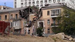 Жители разрушенного в Киеве дома говорят, что причина взрыва – далеко не газ