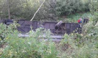 На Тернопольщине туристический автобус слетел с дороги в обрыв, несколько раз перевернувшись. Есть жертвы