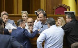 Депутаты приняли новый закон о КСУ. Ляшко сразу заговорил о сговоре