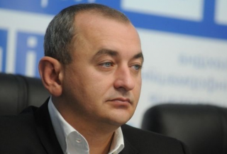 По словам Матиоса, сотрудники одной из фирм Клименко предлагают «любые деньги» за конфискованные документы