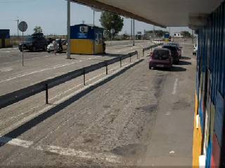 Пока оккупанты устраивают на границе с Крымом демонстративные заторы, предприимчивые люди придумывают как их обойти