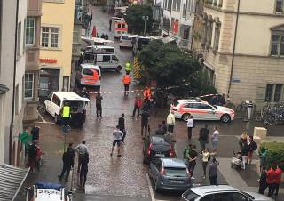 В Швейцарии неизвестный напал на прохожих с бензопилой. Тяжело ранены двое человек