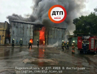 В Киеве на Печерске масштабный пожар