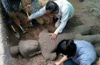Археологи нашли в Камбодже уникальную статую