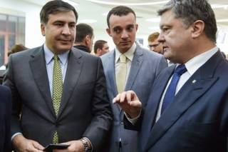 Провернув хитрую комбинацию, Порошенко сделал Саакашвили невыездным, - СМИ