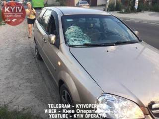 В Киеве пьяный водитель, слетев с дороги, сбил двух девочек. Одна из них скончалась