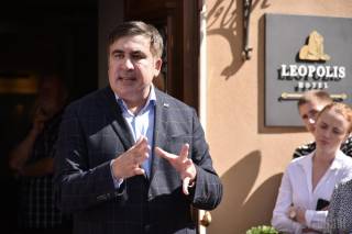 Номера в отеле, где живет Саакашвили, стоят от 6 тыс. грн. в сутки. Михо утверждает, что денег у него хватит