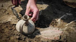 На Харьковщине археологи раскопали древний храм с посудой и драгоценностями