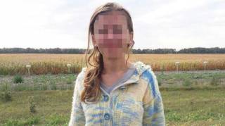 Бориспольские патрульные нашли в кукурузном поле женщину-маугли, которая не может ни говорить, ни писать