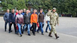 Во Львове военные устроили ночную облаву на призывников, вручив 10 повесток