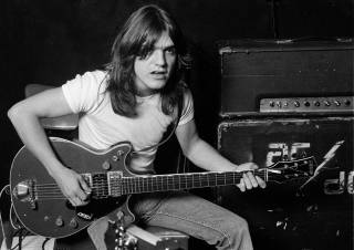 Еще один удар по рок-н-роллу: умер гитарист и один из основателей AC/DC Малкольм Янг