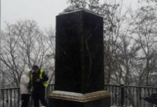 В Чернигове с могилы Коцюбинского украли 100-килограммовый бюст
