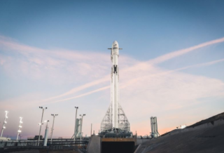 США запустили ракету Falcon 9 с десятью спутниками