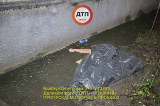 В Киеве неизвестные зарезали мужчину и подожгли его квартиру