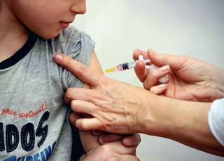 В Киеве детей без прививок от кори не пустят в школы и садики