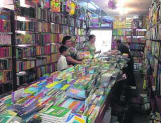 Украина пополнила список запрещенных российских книг. Правда, все они продаются на «Петровке»