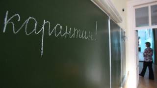 В Киеве уже закрыты более 100 школ. Заболели более 25 тысяч человек