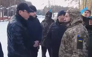Сторонники Саакашвили пикетируют дом Луценко. Говорят, что к ним вышел сам «нетрезвый Генеральный прокурор»