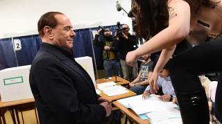 Femen переключились с Порошенко на Берлускони