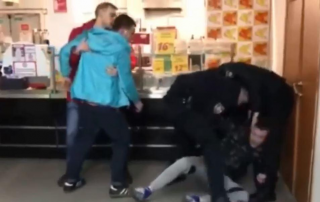 В Киеве подростки устроили погром в супермаркете