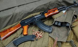 Купить автомат Калашникова (АК-47) в Украине можно за $400 на «черном рынке», – СМИ