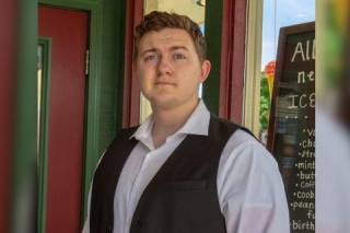 Американский старшеклассник решил продать свою школу