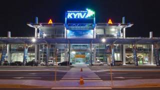 В аэропорту «Киев» — очередная задержка рейсов. Люди сутки не могут улететь на отдых