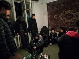 На Закарпатье задержали группу нелегалов из Вьетнама, пытавшихся пробраться в ЕС
