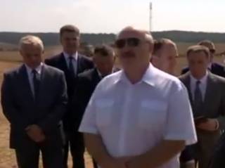 Лукашенко вышел в эфир на сборе урожая после слухов об инсульте