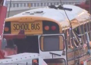 В США разбился автобус с детьми – десятки пострадавших