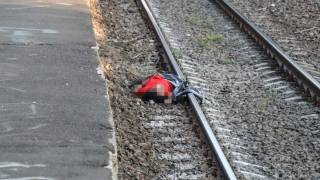 В Киеве девушка по непонятным причинам бросилась под поезд