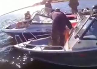 На Днепре в Запорожье перевернулся катер с местным «рыбным» чиновником – погиб полицейский