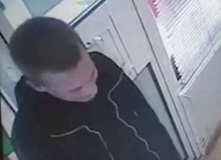 В Киеве вооруженный мужчина ограбил «кредитный ларек»