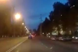 Во время погони в Одессе полицейские открыли огонь по машине молодого нарушителя, едва не сбившего людей