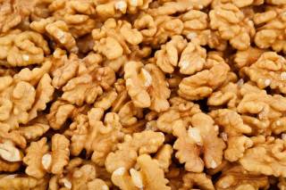 Диетологи объяснили, почему так важно есть орехи