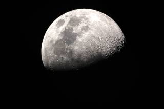 Астроном-любитель заметил на Луне базу пришельцев