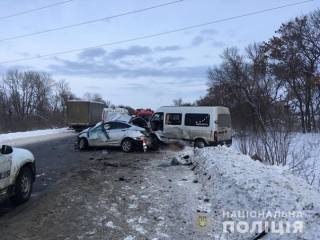 ДТП на Харьковщине: в столкновении микроавтобуса и легковушки погибли четыре человека
